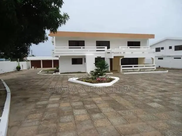 10bdrm House in Community 3, Tema Metropolitan for sale · Photo 1