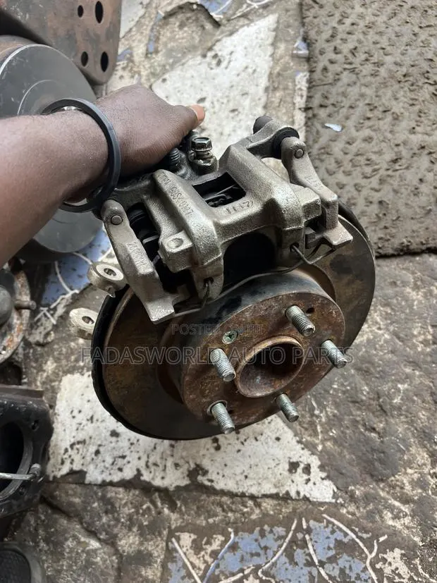 2016 Honda Civic Back Hub Complete · Photo 1