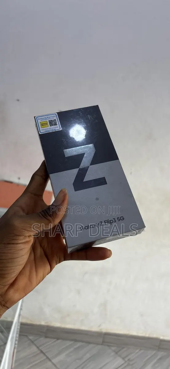 New Samsung Galaxy Z Flip3 5G 256 GB Black · Photo 1