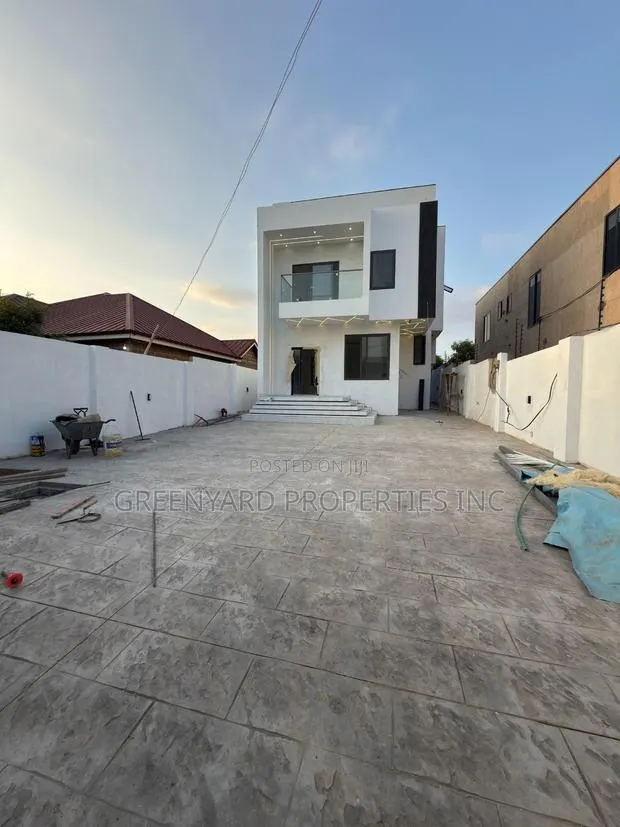 4bdrm House in New Legon, Adenta for sale · Photo 1