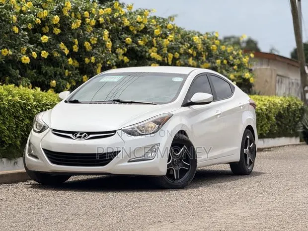 Hyundai Elantra 2015 White · Photo 1