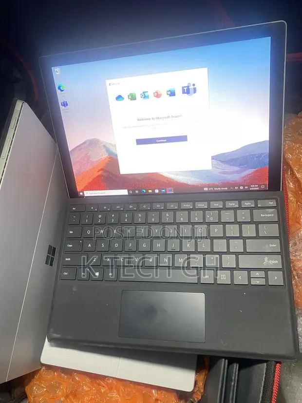 New Laptop Microsoft Surface Pro 7 8GB Intel Core i5 SSD 128GB · Photo 1