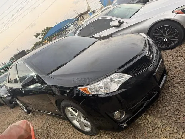 Toyota Camry SE 4dr Sedan (2.5L 4cyl 6A) 2014 Black · Photo 1