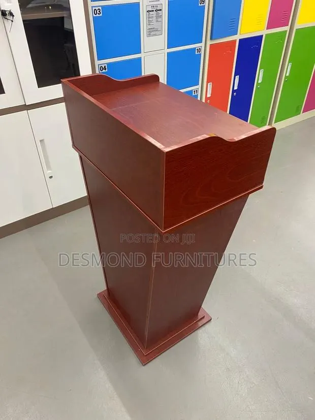 Imported Wooden Pulpit Original · Photo 1