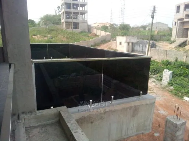 Frameless /Structure Glass Balustrade · Photo 1