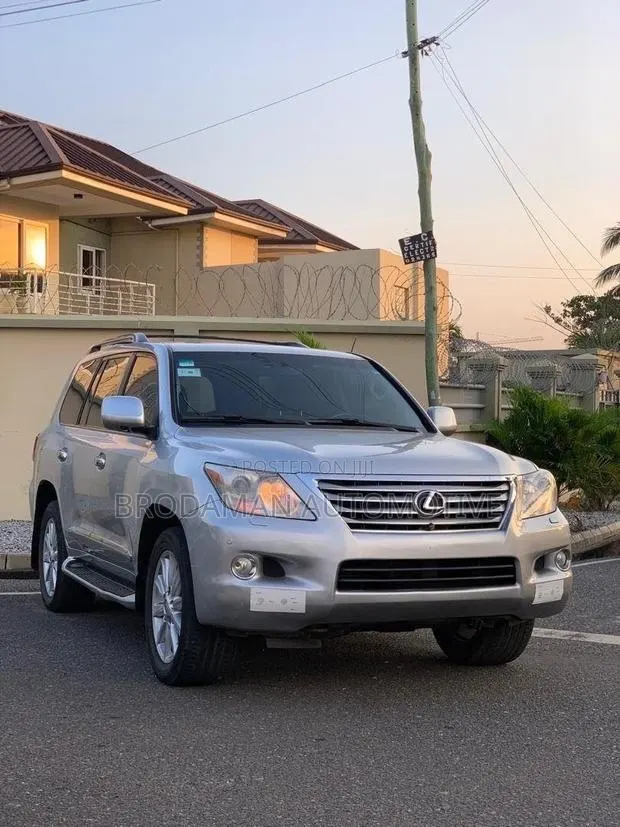 Lexus LX 570 2012 Silver · Photo 1