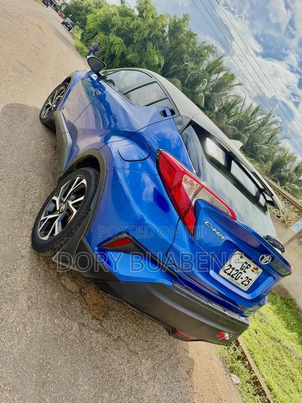 Toyota C-HR 2018 Blue · Photo 1