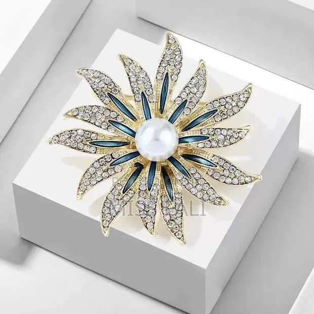 Saphire Soleil Brooch · Photo 4