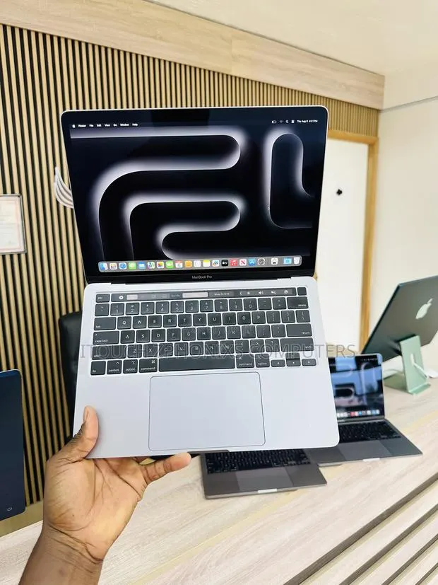 Laptop Apple MacBook Pro 2020 8GB Intel Core i5 SSD 256GB · Photo 1