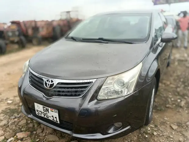 Toyota Avensis 2011 Silver · Photo 1