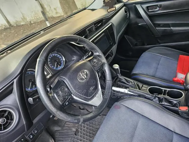 Toyota Corolla SE (1.8L 4cyl 2A) 2019 Blue · Photo 4