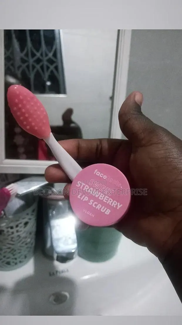 Facefacts Sugar Lip Scrub and Lip Tool · Photo 1
