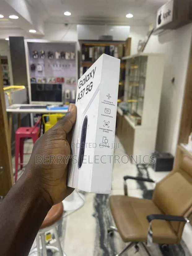 New Samsung Galaxy A37 256 GB White · Photo 1