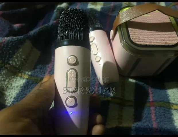 Karaoke Speaker With Two Wireless Microphones · Photo 1