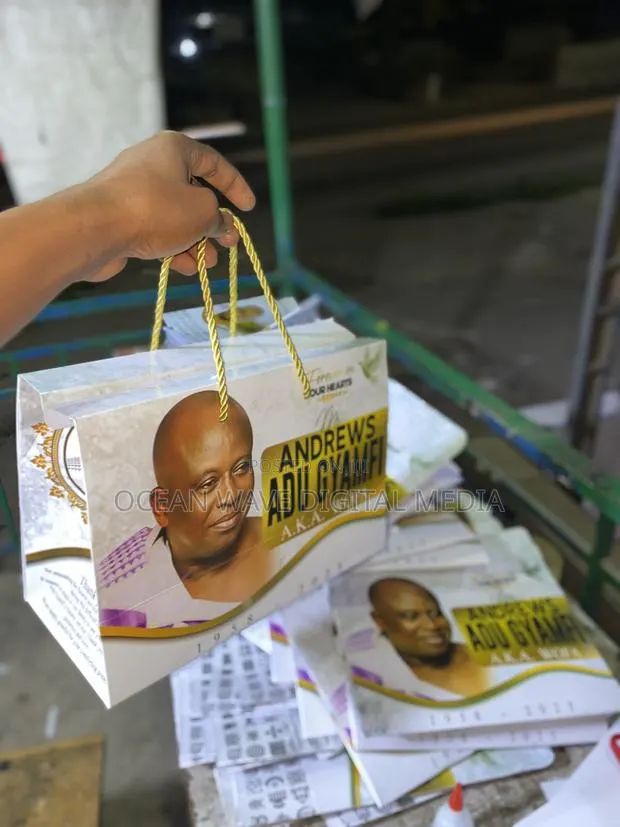 Customize Paper Bags · Photo 1