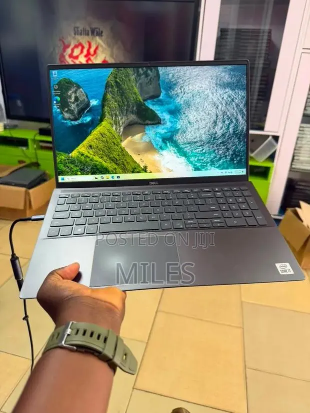 Laptop Dell Vostro 7510 4GB Intel Core i7 SSD 256GB · Photo 1