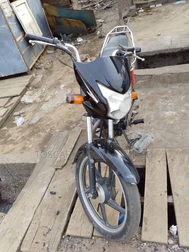 Honda CB 2018 Red · Photo 1