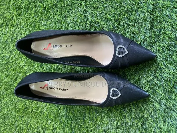Noir Elegance Pointed High Heels · Photo 1