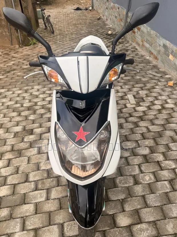 Yamaha 2023 White · Photo 1