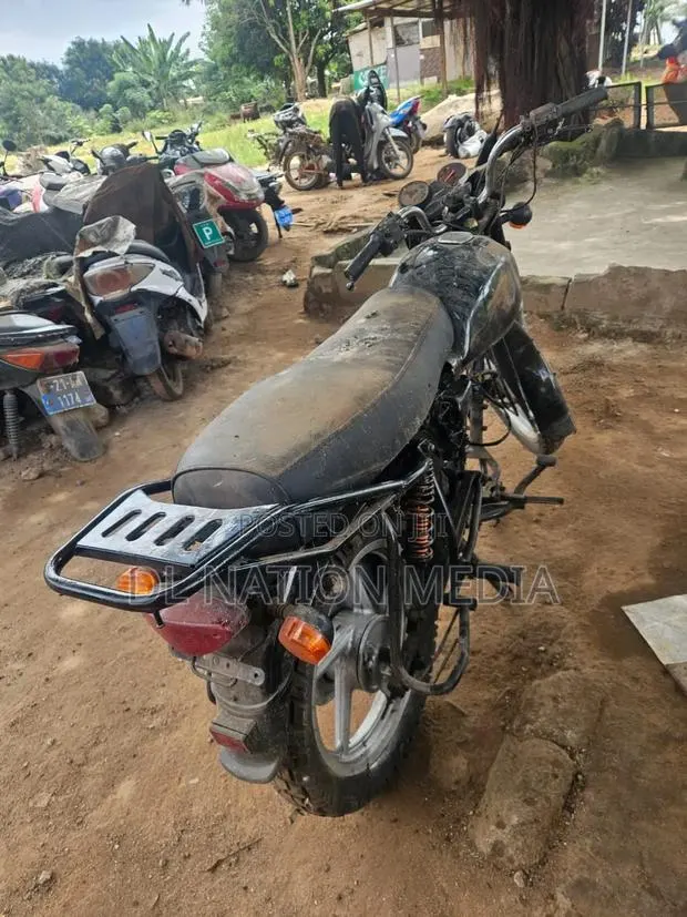 Bajaj Boxer 150 UG 2026 Black · Photo 1