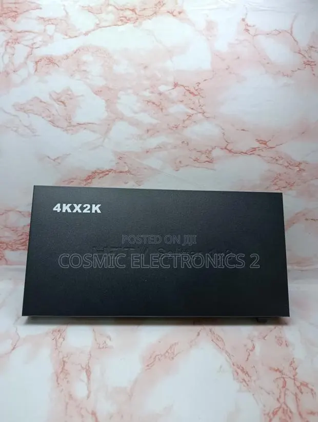 K Ultra HD HDMI 1×8 Splitter With 8 HDMI Outputs for TVs Monitors · Photo 1