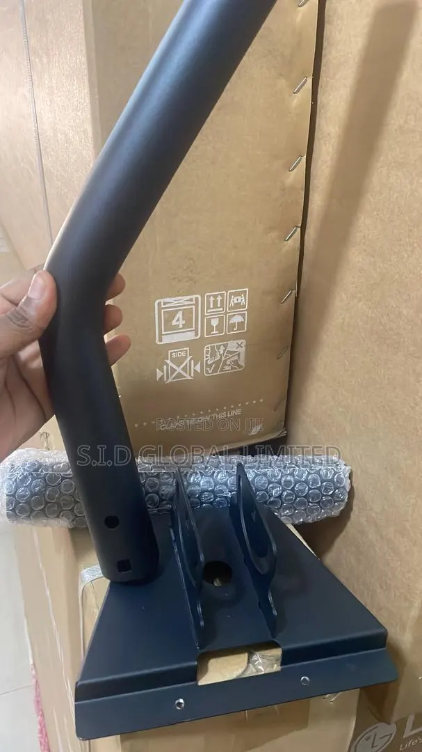 Heavy-duty Starlink Gen 3 Wall Mount · Photo 1