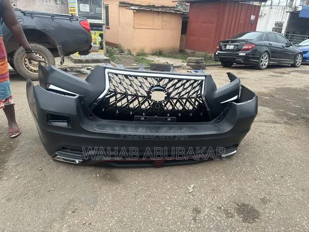 Toyota Highlander 2012 Front Bumper Complete Spark · Photo 1