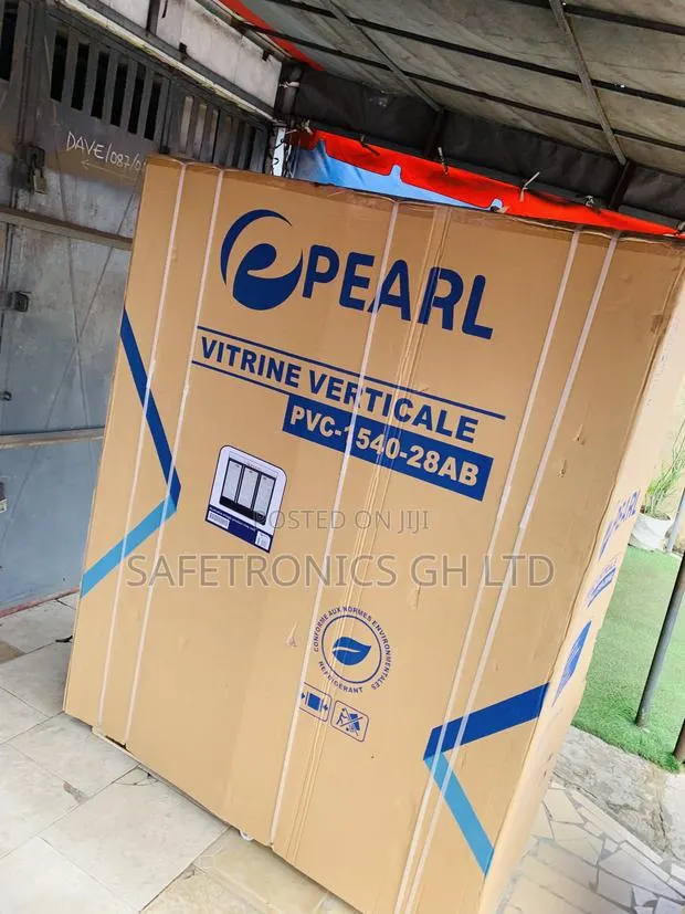 Classic 780l Pearl PVC-1540-28ab Three-Door Display Fridge · Photo 1