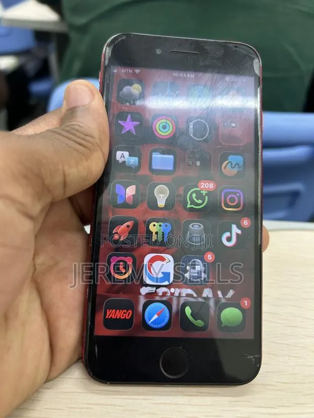 Apple iPhone SE (2022) 64 GB Red · Photo 1