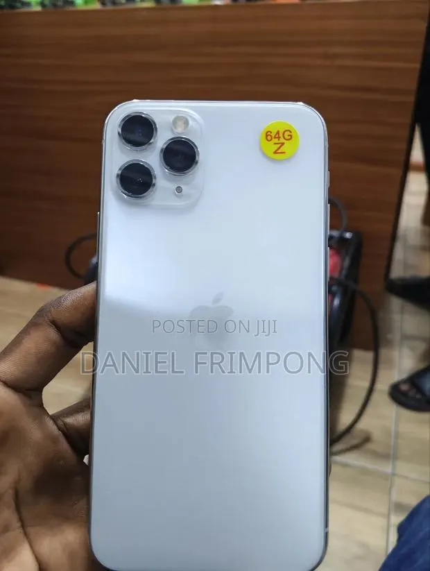 Apple iPhone 11 Pro 64 GB Silver · Photo 1