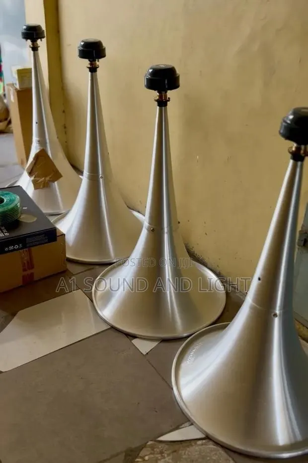 Maxx-on 24-Inches Trumpet Horn, Amplifier, Cables for Public Address · Photo 1