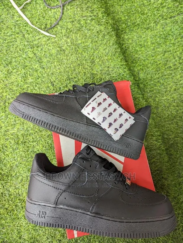 Nike Air Force 1 All Black Sneaker · Photo 1