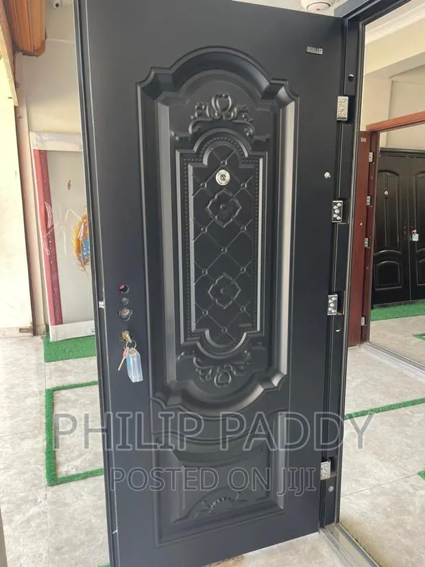 Rough Door · Photo 1