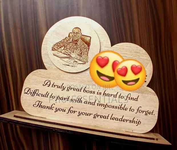 Wooden Picture Stands · Photo 1