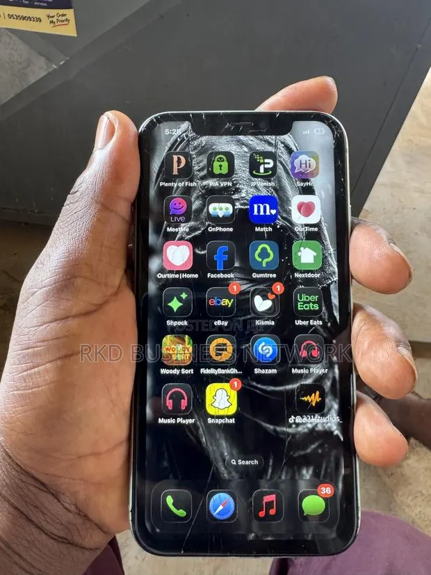 Apple iPhone 11 64 GB Green · Photo 1
