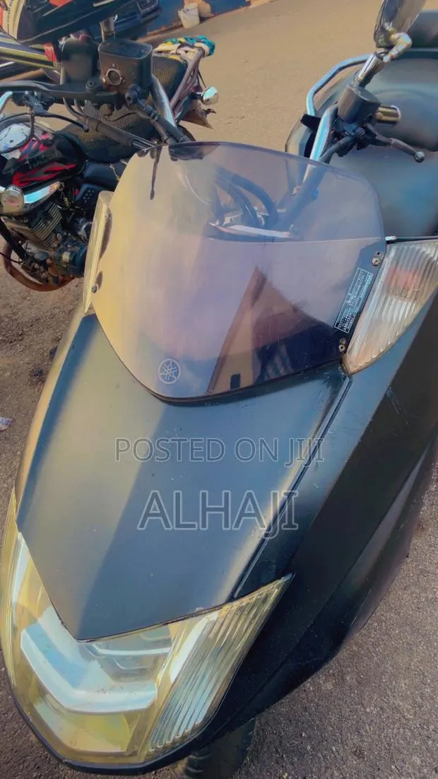 Yamaha 2010 Black · Photo 1