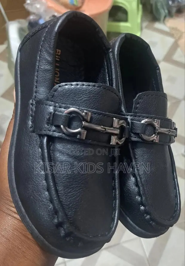 Walk With Easy Boys Shoe Size 30 ( Closed) · Photo 1