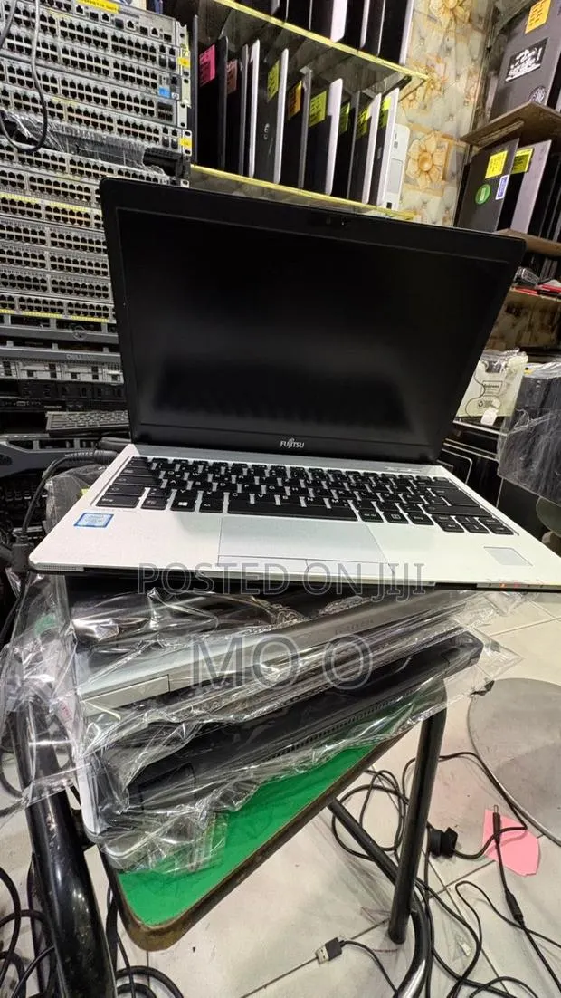 Laptop Fujitsu Lifebook AH551 8GB Intel Core i7 SSD 256GB · Photo 1