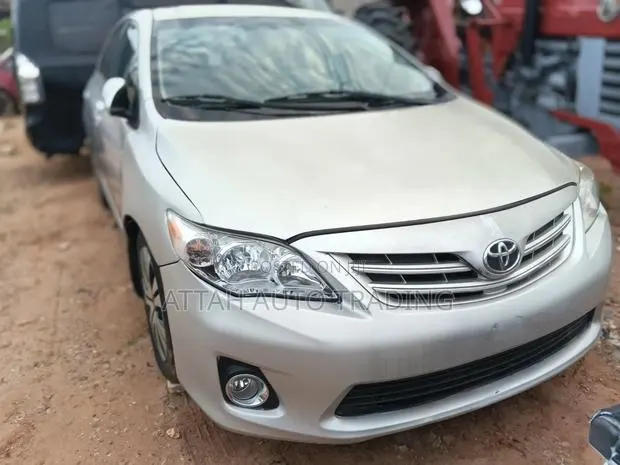 Toyota Corolla 2013 Silver · Photo 1