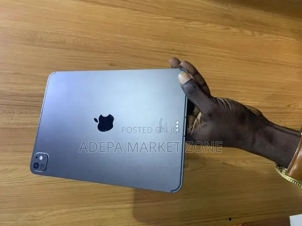 Apple iPad Pro 13 (2025) 512 GB Black · Photo 1