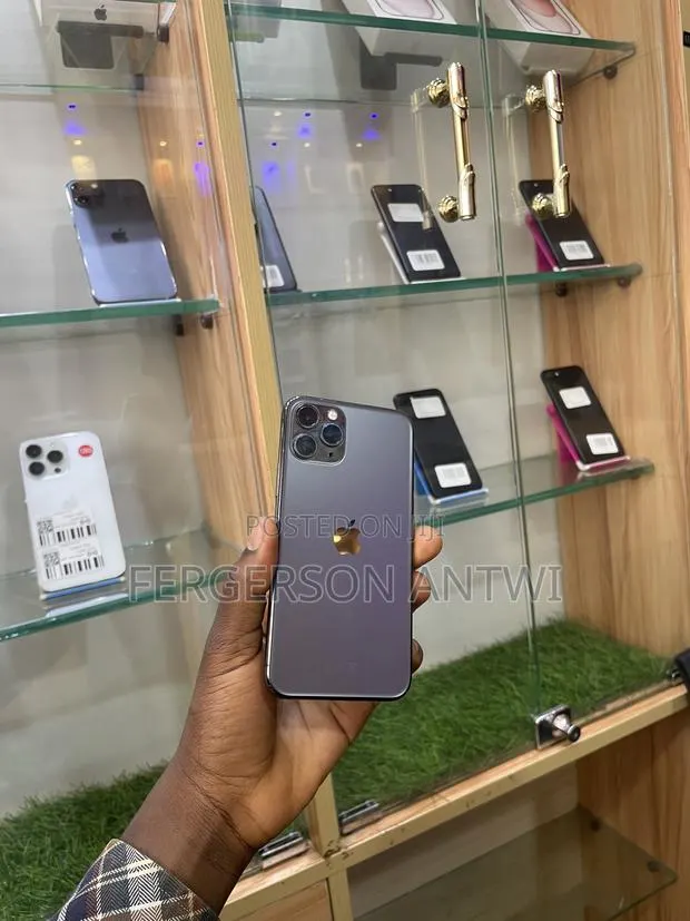 Apple iPhone 11 Pro 64 GB Black · Photo 1