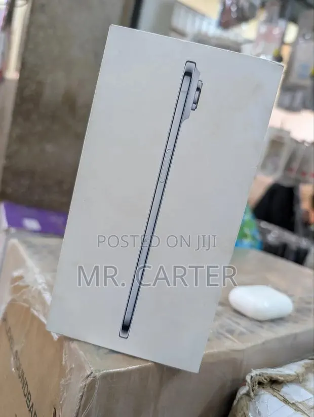 New Apple iPhone Air 256 GB Blue · Photo 1