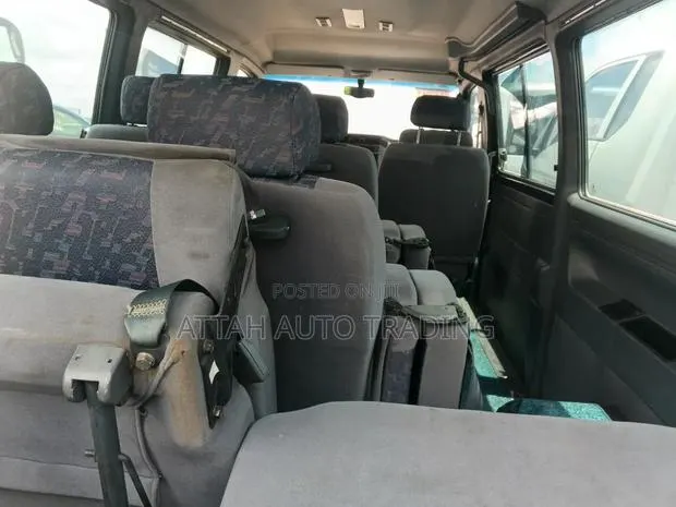 SsangYong Istana 2001 Green · Photo 1