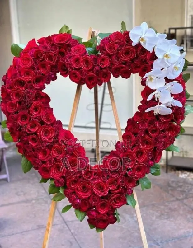 Classic and Beautiful Funeral Wreath for Sale · Photo 1