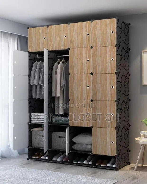 20 Cubes Plastic Wardrobe · Photo 1