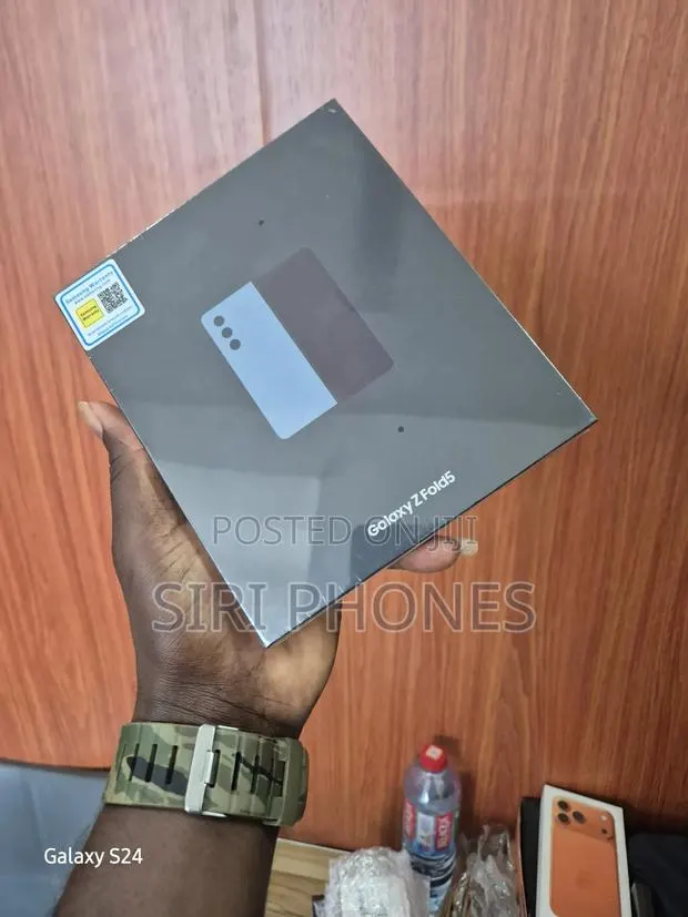 New Samsung Galaxy Z Fold 5 512 GB Blue · Photo 1