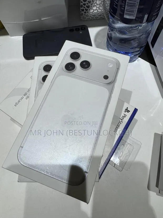 New Apple iPhone 17 Pro Max 1 TB Silver · Photo 1