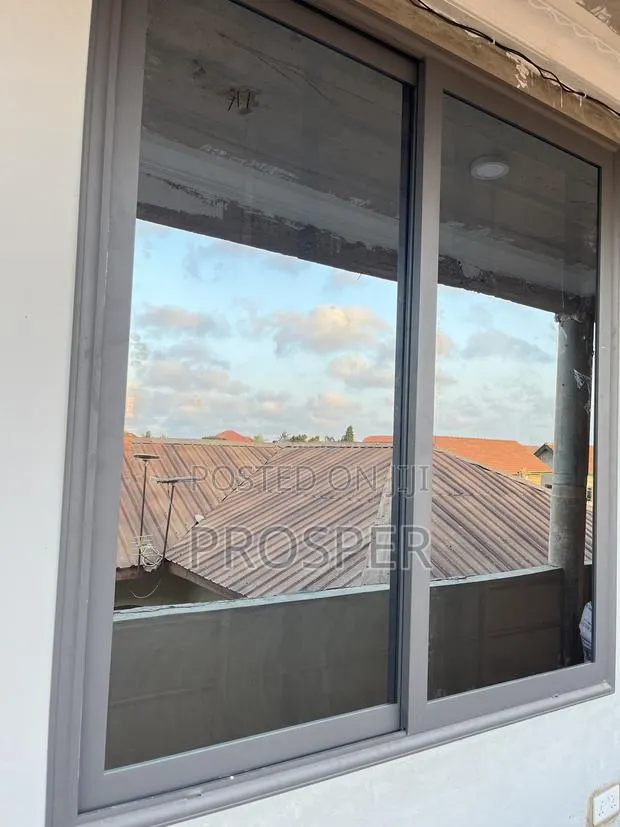 Sliding Windows · Photo 3