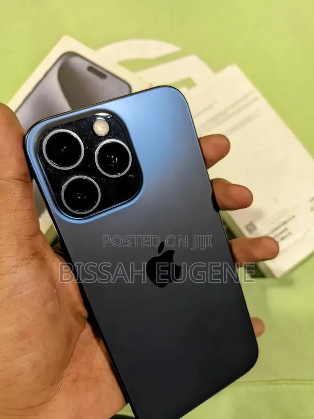 Apple iPhone 15 Pro Max 256 GB Blue · Photo 1