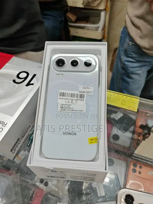 New Honor 600 Pro 512 GB Silver · Photo 1